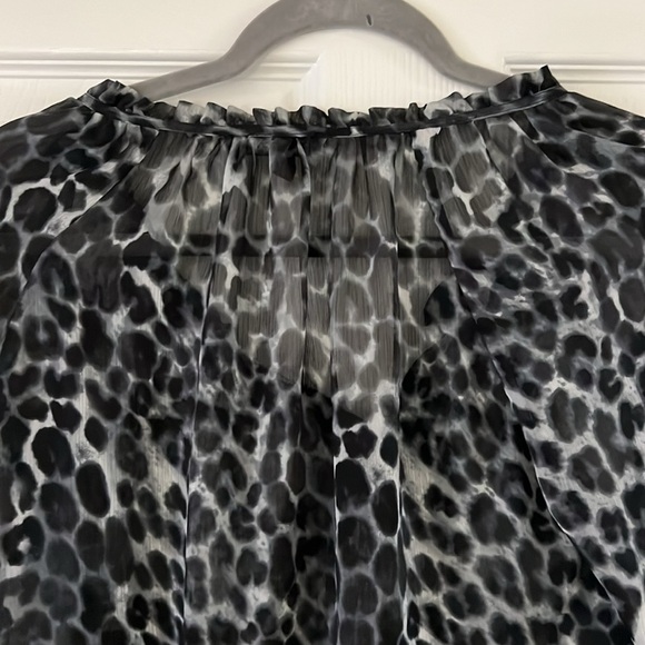 Express Women’s  Sheer Animal Print Blouse Size M - Picture 8 of 9